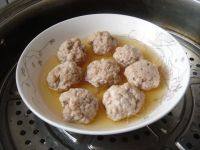 美味的清蒸肉圆