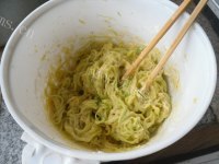 可口的吊瓜丝鸡蛋饼做法图解6)