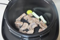 唇齿留香的山药排骨汤做法图解4)