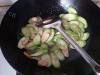 丝瓜炒牛肉肠做法图解11)