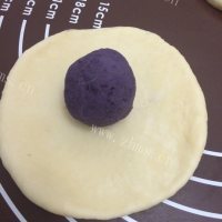 热腾腾的紫薯面包卷做法图解6)