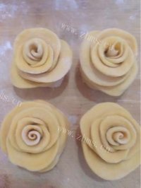 色香味浓的玫瑰花馒头做法图解4)