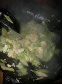 家常菜西葫芦炒鸡蛋做法图解6)