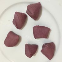 鲜美的紫薯玫瑰做法图解3)