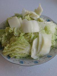 白菜肉片炖豆腐做法图解2)
