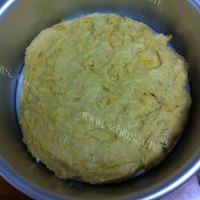 自制南瓜红枣发糕做法图解5)