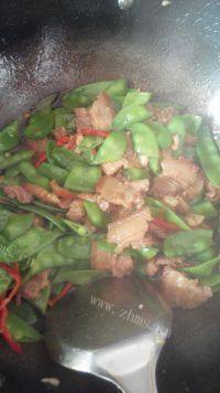 自制荷兰豆炒肉片做法图解7)