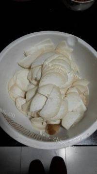 家常菜肉片杏鲍菇做法图解3)