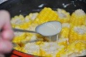 奶香玉米棒做法图解5)