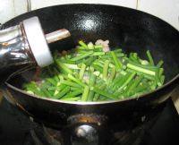 「DIY美食」肉炒蒜苔做法图解7)
