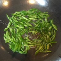好吃的尖椒炒鸡蛋做法图解6)
