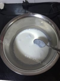 自制椰丝牛奶小方做法图解4)