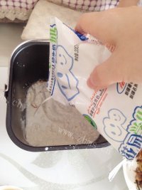 好吃的养生黑芝麻面包做法图解5)
