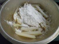 诱人的干煸土豆条做法图解4)