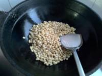 下酒菜酱香黄豆做法图解6)