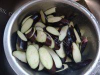 家常菜蒜香煎茄子做法图解2)