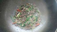 鲜香美味蒜苗炒牛肉做法图解6)