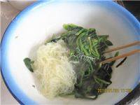 家常菜粉丝拌菠菜做法图解5)