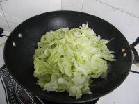 家常菜炝炒圆白菜做法图解7)