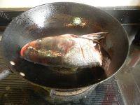 在家做的粉皮鲢鱼头砂锅煲的做法图解四
