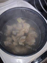 健康美味的山药排骨汤做法图解4)