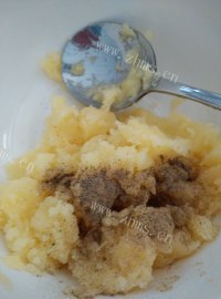 美味的香烤培根土豆做法图解4)
