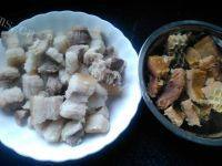 家常菜咸鱼烧肉做法图解2)