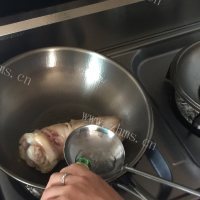 色香味浓的炖猪蹄做法图解8)