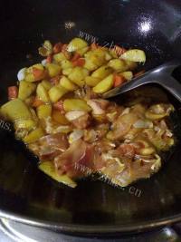 美味的咖喱油土豆鸡腿肉做法图解6)