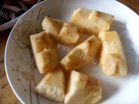 美味的苹果香菇炒鸡翅做法图解2)