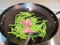 家常菜豆角炒瘦肉做法图解8)