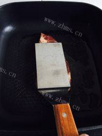 美味的香煎牛排做法图解4)