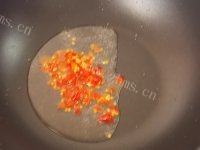 美味韭菜炒蚕豆做法图解4)