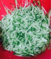 营养丰富的凉拌海蜇皮做法图解1)