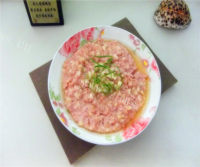 美味的马蹄蒸肉饼