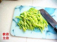 简易的黄瓜拌木耳做法图解1)