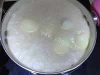 美味的啤酒香卤蛋做法图解4)