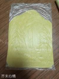 甜甜蜜蜜龙猫酥皮泡芙做法图解2)