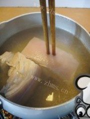 家常菜芹菜回锅肉做法图解4)