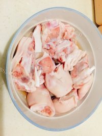 浓香菌菇猪蹄汤做法图解1)