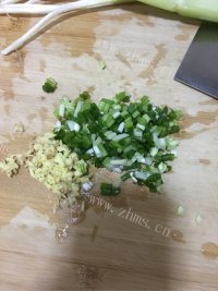 美味的清蒸鲈鱼做法图解4)