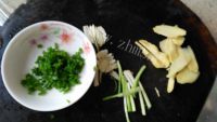 美味的粉蒸土豆做法图解3)