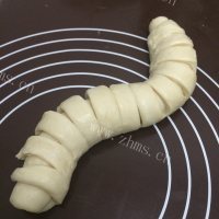 美味营养的毛毛虫面包做法图解4)