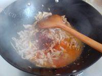 家庭版酸豆角炒肉做法图解4)