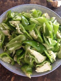 家常菜辣椒炒鸡蛋做法图解2)