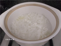 美味的腊味煲仔饭做法图解12)