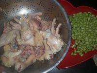 美味毛豆烧鸡做法图解1)