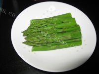 可口的响油芦笋做法图解3)