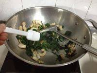 自己做的菠菜蘑菇炒鸡片做法图解6)
