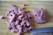 自制牛肉粒火腿pizza做法图解3)
